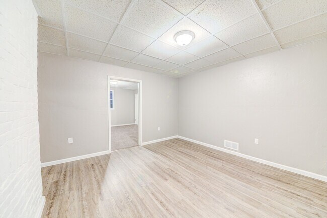 Building Photo - 52 Ruth St