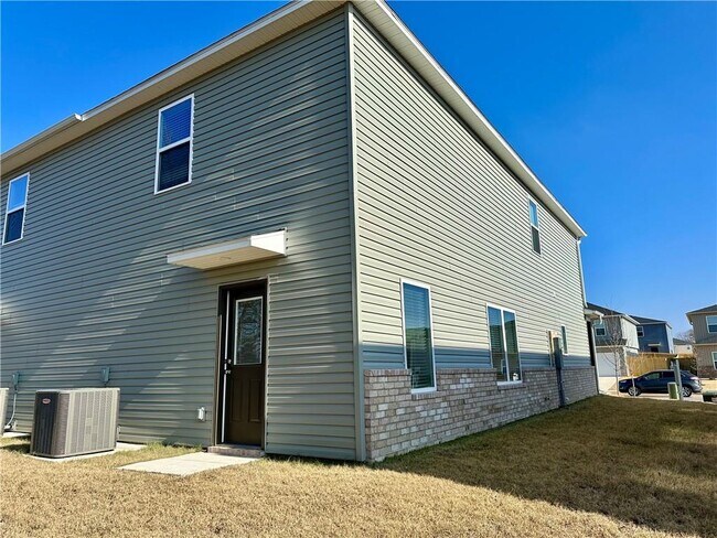 Building Photo - 6823 Devotion St