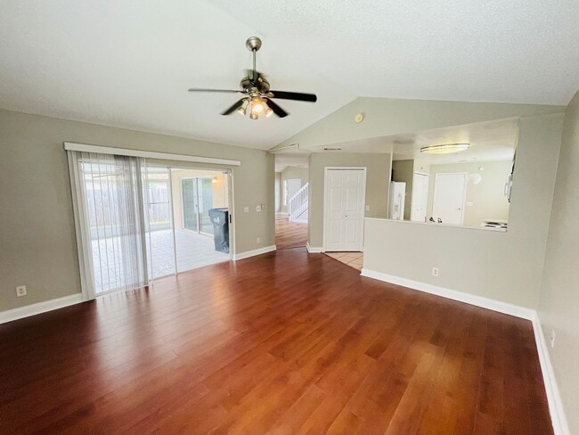 Building Photo - AMAZING HOME 3/2.5 on quiet cul-de-sac in East Orlando