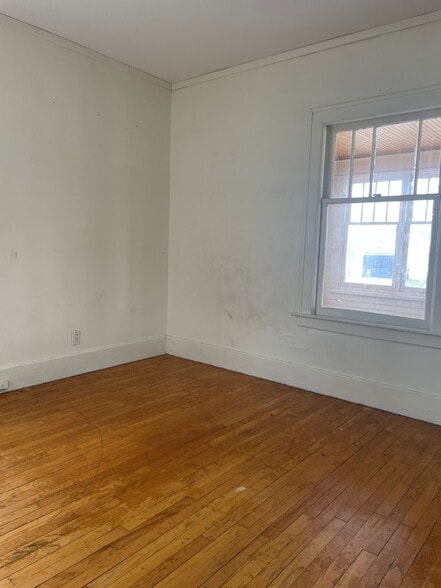 Building Photo - 400 Washington Ave