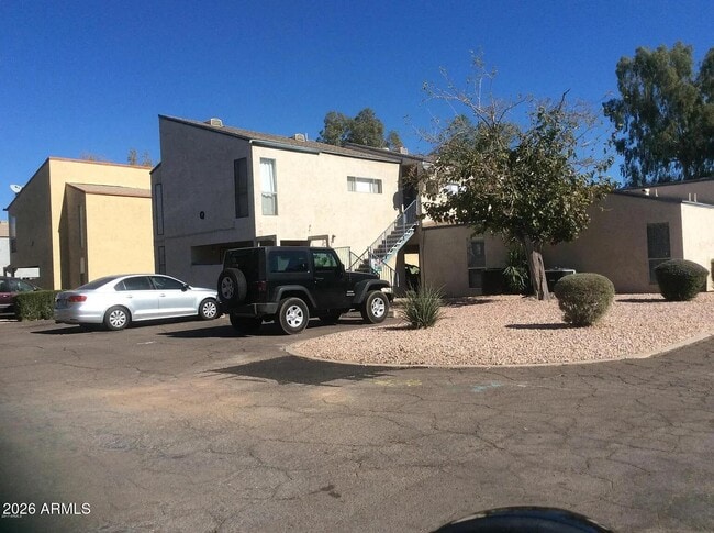 Building Photo - 2694 E Oakleaf Dr