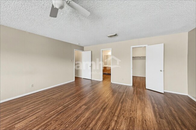 Building Photo - 8010 Manderly Pl