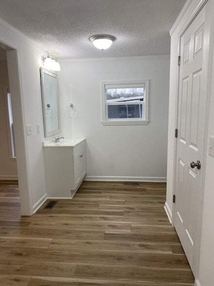 Building Photo - 404 Dorris Rd