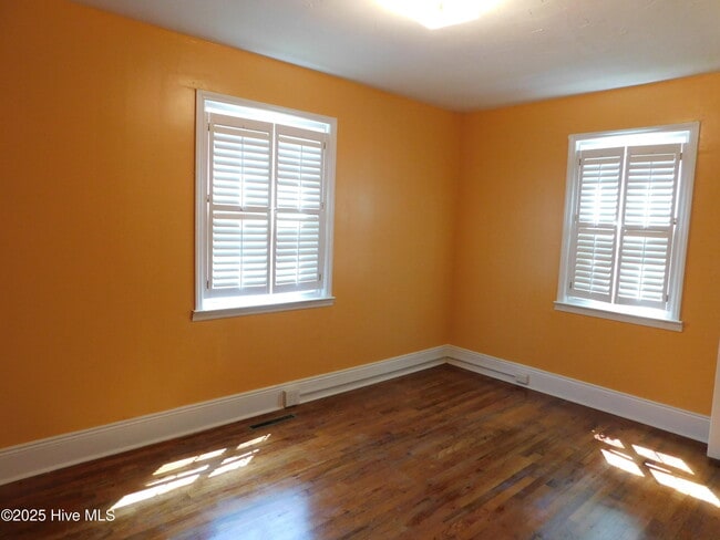 Building Photo - 107 Noyes Ave