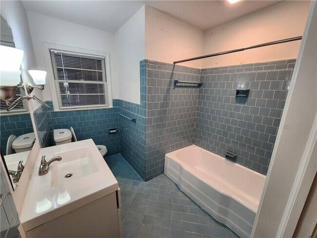 Building Photo - 2294 Clairmont Rd