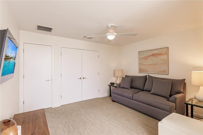 Building Photo - 1255 E Peppertree Dr