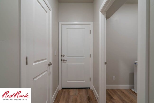 Building Photo - Newer Townhome in Hurricane Heights