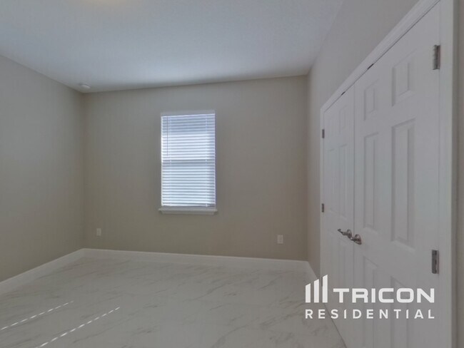 Building Photo - 719 4th Ave N