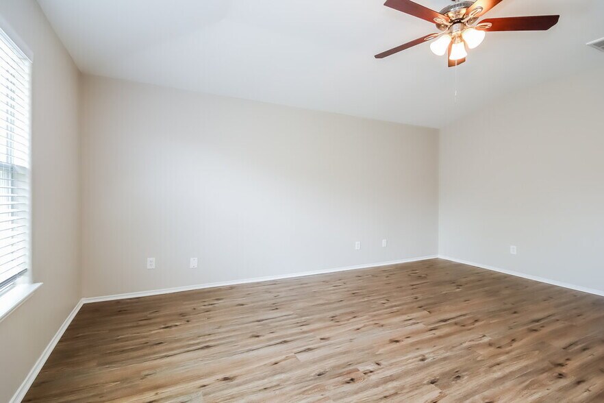 Building Photo - 302 Glencarry Trail