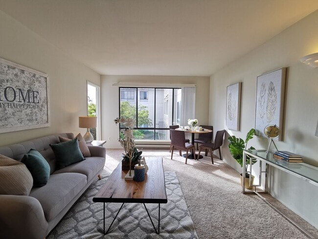 Building Photo - One Bedroom Condo Available in Watergate C...