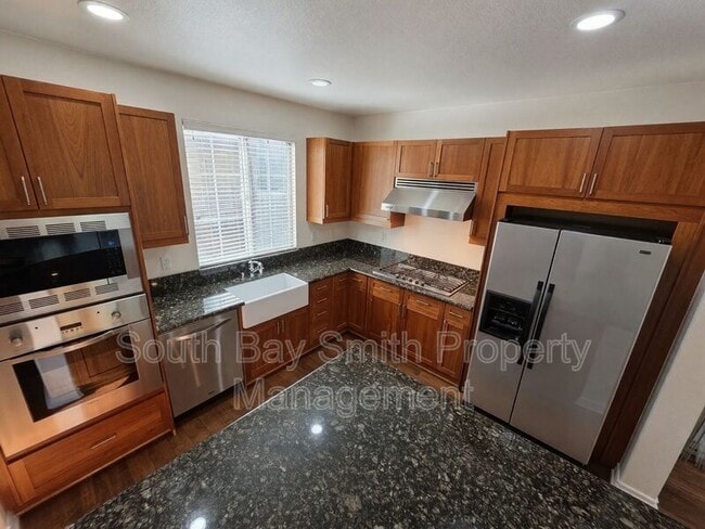 Building Photo - 84 Palos Verdes Blvd
