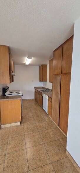 Building Photo - 15395 Sheila St