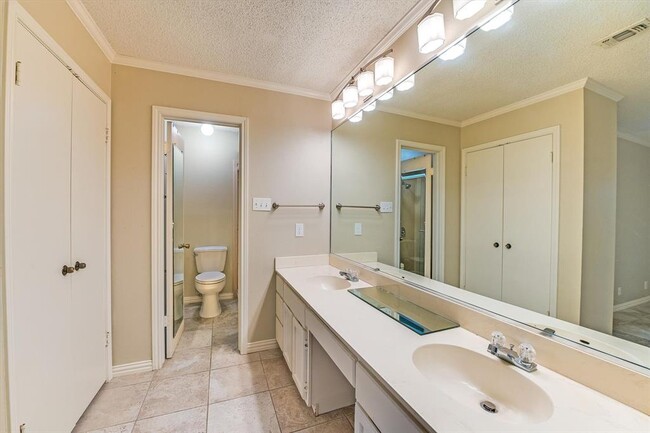 Building Photo - 7919 Ridgeline N