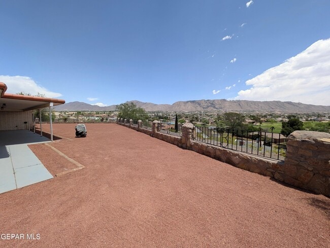 Building Photo - 612 Somerset Dr