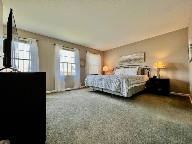 Building Photo - Fully Furnished Rental Property