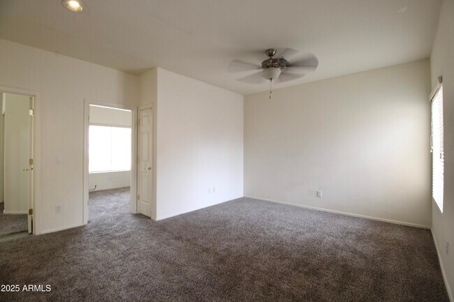Building Photo - 2600 E Springfield Pl