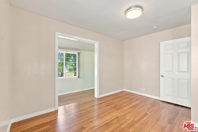 Building Photo - 8845 Glider Ave