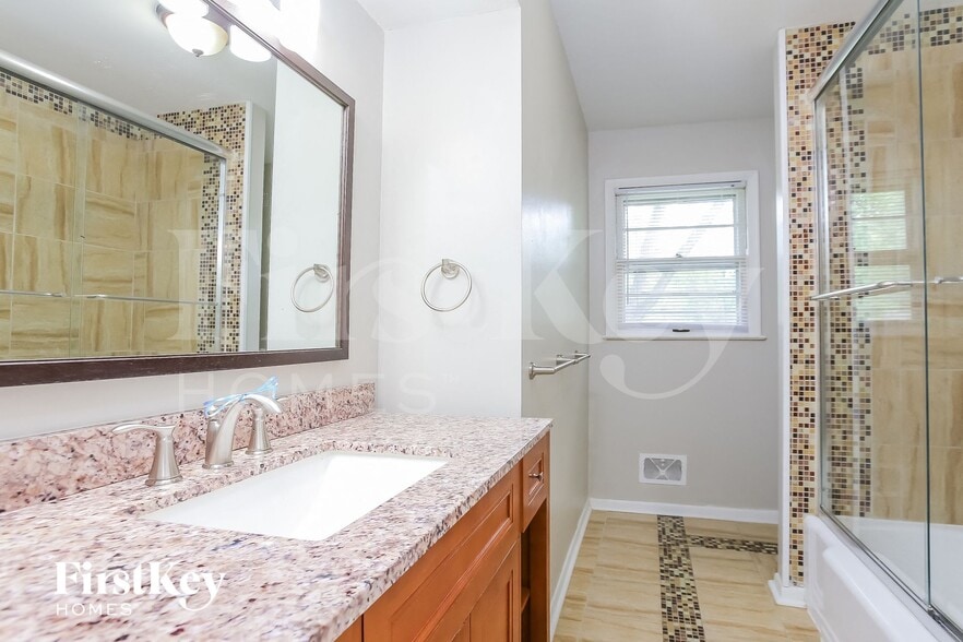 Building Photo - 9707 E 79th Terrace