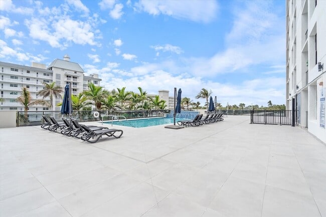 Building Photo - 3115 S Ocean Blvd
