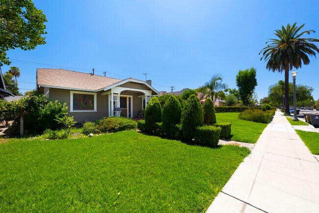 Building Photo - Classic Anaheim Living with Prime Location
