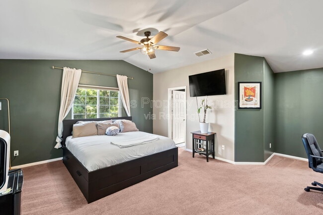 Building Photo - 832 Georgia St