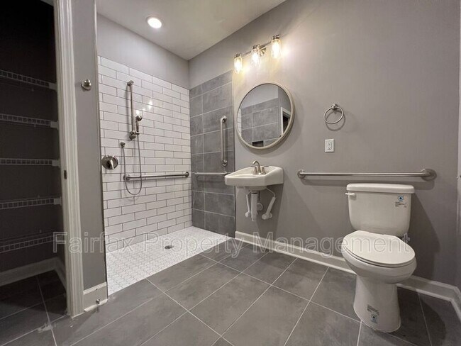 Building Photo - 518 Boone St