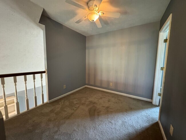 Building Photo - 1049 Mustang Ct