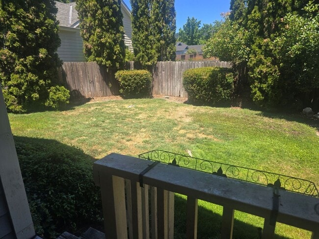 Building Photo - 3 bed 2 bath Home for Rent in Grants Pass