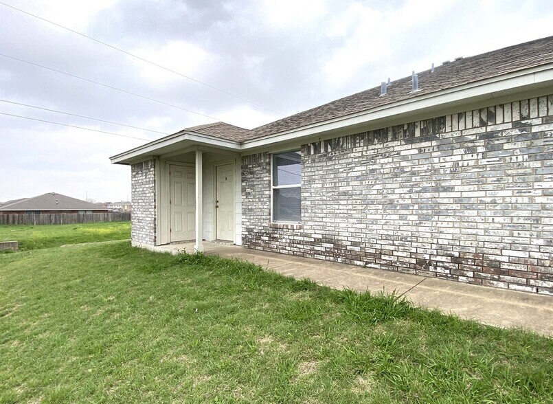 Building Photo - 3709 Littleleaf Dr