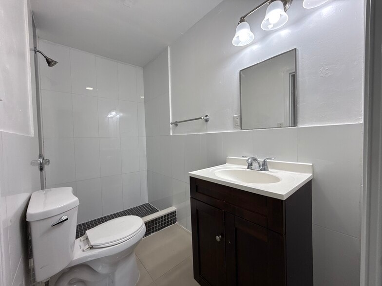 Building Photo - 911 NW 57th St