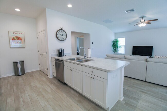 Building Photo - 7673 Woodley Ter