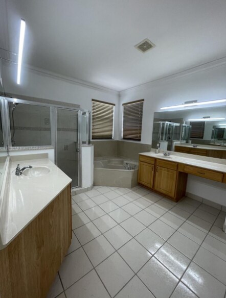 Building Photo - 3725 NE 10th Ct