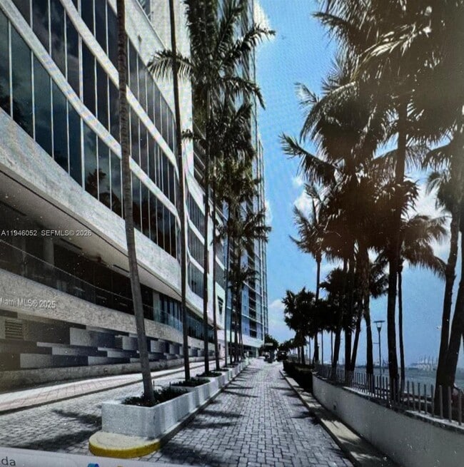 Building Photo - 325 S Biscayne Blvd
