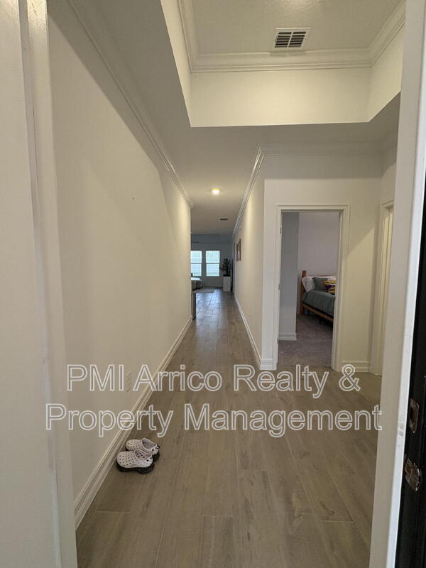 Building Photo - 11679 74th Cir E