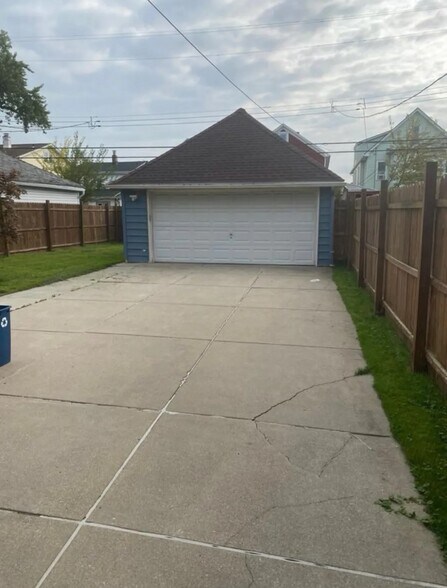 Building Photo - 77 Lovering Ave