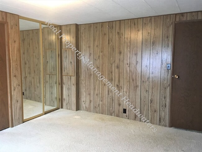 Building Photo - 299 Cottonwood Rd