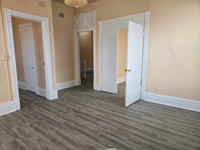 Building Photo - 3 National St