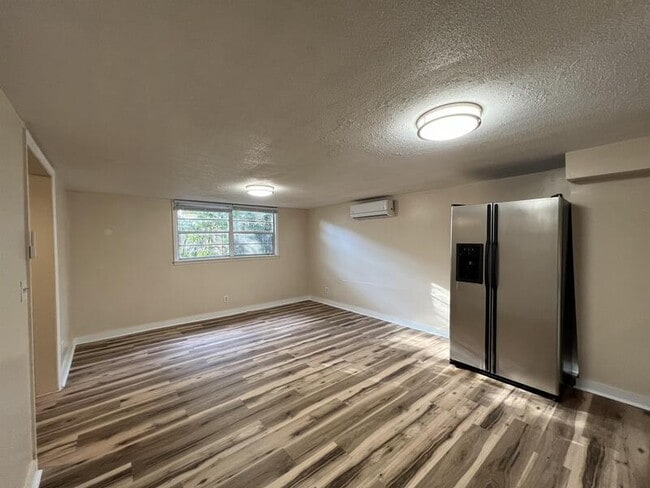 Building Photo - 1525 Landon Ave