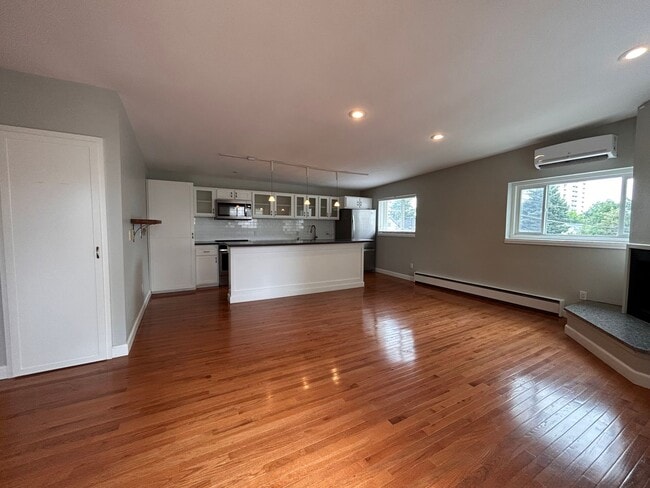 Building Photo - $0 DEPOSIT OPTION! BEAUTIFUL 1 BEDROOM CARRIAGE HOUSE IN THE HEART OF DENVER