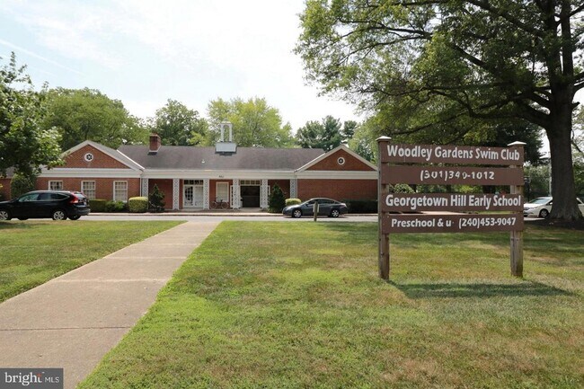 Building Photo - 748 Azalea Dr