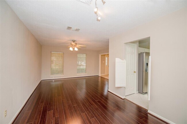 Building Photo - 3423 Hidden Creek Dr