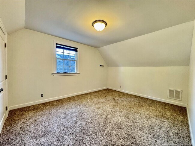 Building Photo - 506 S 14th St