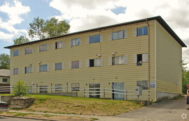 Primary Photo - 5003 N Lacey St