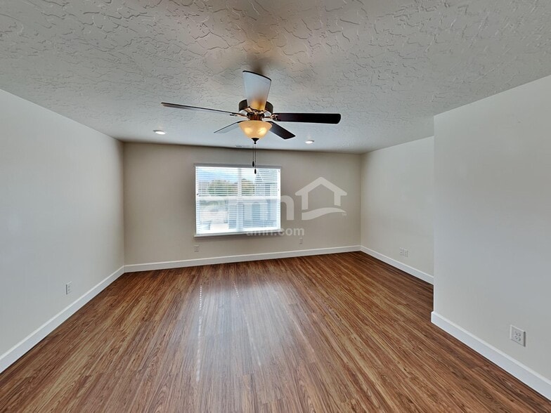 Building Photo - 967 W 850 S