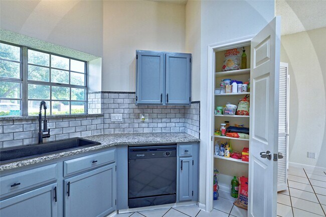 Building Photo - 7407 Creekfield Dr