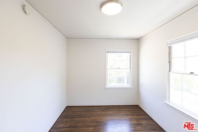 Building Photo - 2547 Canyon Dr