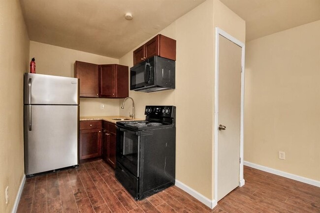 Building Photo - 5714 Doulton Dr