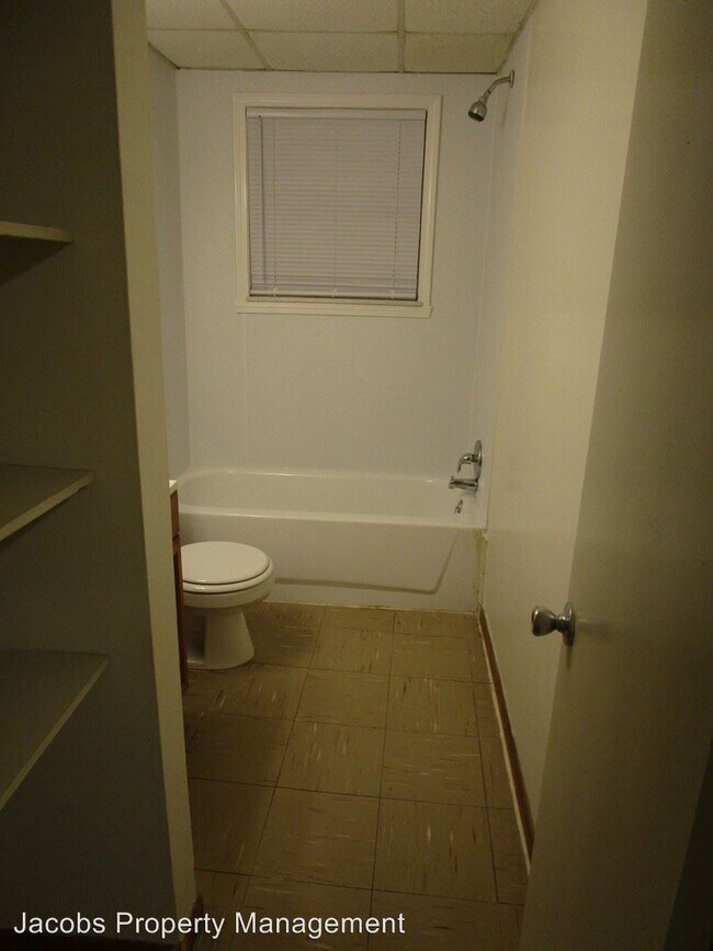 Building Photo - 6180 Circle Dr