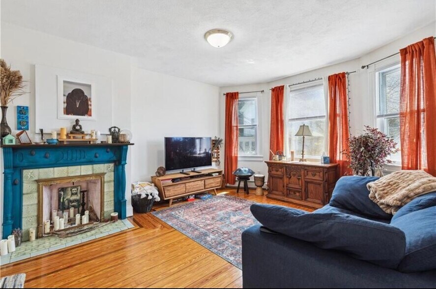 Living room - 42 Cypress St