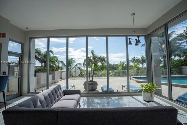 Building Photo - 9225 Collins Ave